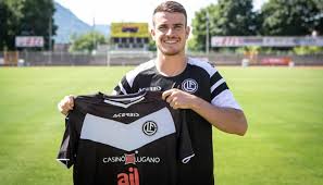 Fondato nel 1908, fc lugano milita attualmente nel massimo campionato di calcio svizzero, la raiffeisen super league. Der Fc Lugano Schnappt Sich Valencias Verteidiger Adrian Guerrero