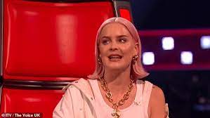 Happy friday gig news @annemarie has announced she will play @3arena on 3 may 2022. Anne Marie Impresses In Satin Dress For Debut As Coach On The Voice Uk Oltnews