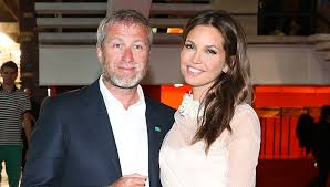 With such expert techniques, catch stunning wives transform into wild sluts! 15 Hottest Wives With Their Filthy Rich Billionaire Husbands Naibuzz