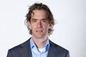 Hij groeide op in scherpenzeel, woonde lange tijd in amsterdam en is inmiddels gesetteld in het brabantse hoeven. Vvd De Eindhovense Vvd Politiek Cafe Met Bas Van T Wout