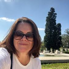 Primeiro que ninguém tem bola de cristal pra saber a previsão do tempo e  com certeza é um evento que teve antecedência pra acontecer. Segundo que o  Neymar é um flopado né