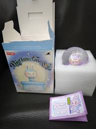 Labubu水晶球（紫色luck), 興趣及遊戲, 收藏品及紀念品, 明星周邊 ...