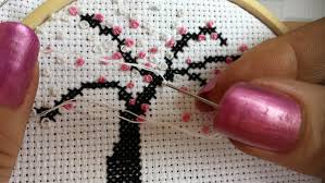 French knot stitch lends itsself to small flowers in clusters such as lavender or flowers seen from a distance. Embroidery Stitches French Knots And Colonial Knots Peacock Fig