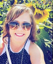 Visiting the Gibbon Sunflower Field for free family photoshoots