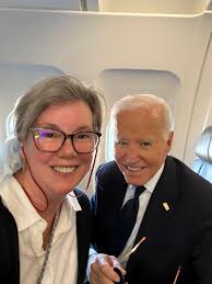 On his way home from Minneapolis, @joebiden signed a birthday card for a  woman's daughter and took some selfies. The book he is reading is How the  Irish Saved Civilization by Thomas