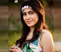 أكدت الفنانة هاجر أحمد، أنها درست فنون مسرحية وعلم النفس، وكانت تحلم بأن تلتحق بعالم الفن، لكن أهلها رفضوا في البداية. Ù‡Ø§Ø¬Ø± Ø£Ø­Ù…Ø¯ Ø§Ù„Ø¬Ù…Ø§Ù„ Ù†Øª