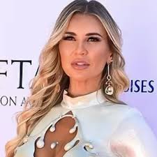 Nicole Corrales: Young Parenting, Endometriosis Journey and Family Vlogging 