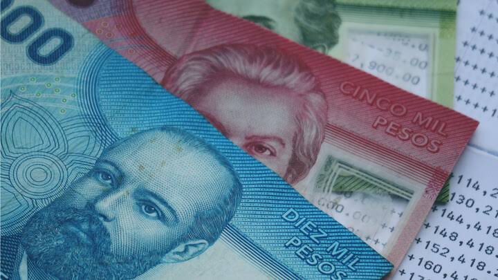 Chile: Employee accidentally gets paid 286 times his salary; resigns and disappears