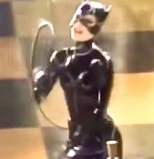 Michelle pfeiffer as catwoman in batman returns. Michelle Pfeiffer Leaves Fans Open Mouthed With Incredible Whip Skills In Behind The Scenes Catwoman Clip