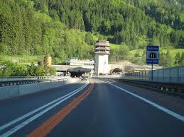 Bekannter als der pass selbst dürfte der katschbergtunnel sein, den die tauernautobahn . Bosrucktunnel A9 Einfahrt Nord Mapio Net