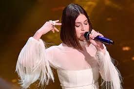 Nel 2016 ha partecipato al talent x factor nella squadra capitanata da fedez classificandosi al secondo posto. Taglio Capelli Corti 2021 Il Caschetto Di Gaia A Sanremo