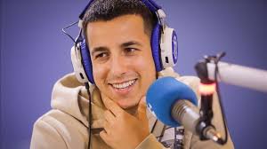 A rádio renascença está presente em todo o portugal continental e ilhas, com a frequência 90,2 em lisboa ou 93,7 no porto. Renascenca A Par Com O Mundo