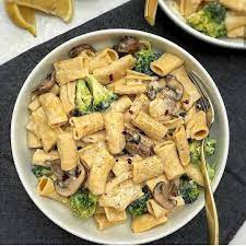 Brocolis Vegano Com Cogumelos Rigatoni Veja Abaix Receitas Receitas Veganas Rigatoni