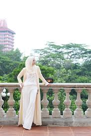 Yusof is the cofounder of fashionvalet, a fashion site that carries asia's leading designer labels. Vivy Sofinas Yusof In Love To Dress S S 2016 Muslimah Fashion Hijab Fashion Fashion Images