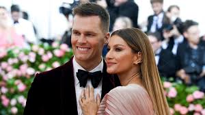 Carson wentz, quarterback with the philadelphia eagles, proposed to his girlfriend maddie oberg following the eagles winning the super bowl on sunday. Tom Brady Knows Nada When It Comes To Wife Gisele Bundchen S Language