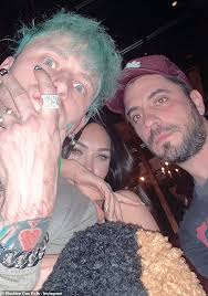 Including machine gun kelly's current girlfriend, past relationships, pictures together, and dating rumors, this comprehensive dating history tells you everything you need to know about machine gun kelly's love life. Freedomroo Machine Gun Kelly And Megan Fox Snuggle Up During A Wild Night Out In Las Vegas Australiannewsreview