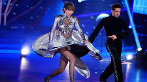 April marta arndt als neue tanzpartnerin zur seite gestellt bekam, nachdem sich christina luft bei der generalprobe am abend zuvor den fuß gebrochen hatte. Knackende Halswirbel Und Raketen Im Hintern Let S Dance Ubt Social Distancing Stern De