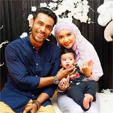 Sudah lima hari sejak aktor remy ishak mendedahkan pertunangannya dengan ahli perniagaan, ezza yusof putus sejak sebulan lalu. Takde Orang Nak Kat Abang Single Macam Ni La Betul Ke Remy Ishak Putus Tunang Ada Video Khalifah Media