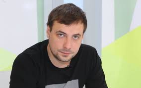 Поклонники радовались счастью молодых возлюбленных и даже подумать не могли, что у даши и артура могут быть проблемы. Evgenij Cyganov Filmy I Foto Aktera Lichnaya Zhizn S Zhenoj Irinoj I Ih Deti Supruga Yuliya Snigir Nashi Lyubimye Aktery