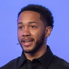 Empowering Creators: Microsoft Surface Seamless Workflow, AI