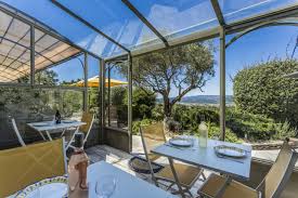 Les Terrasses Du Luberon Chambres D Hotes De Charme A Bonnieux Au Coeur Du Luberon En 2020 Salon Terrasse Luberon Maison Provencale