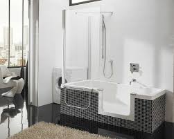 Kleine Bader Mit Badewanne Und Dusche Einrichten 32 Ideen Badewanne Mit Dusche Kleines Bad Mit Dusche Eckduschkabinen