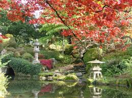 S Evader Dans Le Parc Oriental De Maulevrier Avec Images Jardin Japonais Jardins Parc Japonais
