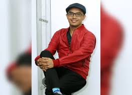 Ezad lazim belanja gegarkustik single terbarunya yang berjudul 'demi cinta' khas untuk pendengar thr gegar. Cinta Bawa Ezad Kembali Ke Pangkal Jalan