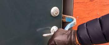 Einen schlüsseldienst anzurufen würde zu lange dauern. Schlussel Steckt Von Innen Was Kann Ich Tun