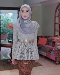 35 trend model baju kebaya brokat modern populer terbaru 2020 model baju gamis dan kebaya brokat populer tahun ini cocok. 40 Model Kebaya Muslim Yang Stylish Dan Trendi Untuk Kondangan Updated 2021 Bukareview