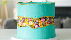 Attempting A Fault Line Cake With Russian Piping Tip Flowers Cake Fondant Flower Cake Russian Piping Tips