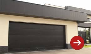 La porte de garage basculante est constituée d'un seul bloc de porte qui s'ouvre verticalement pour se coller au plafond. Portes De Garage Sectionnelles A Refoulement Plafond Smf Services