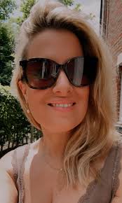 I'm a huge fan of the warmer, sunny weather. It fills me up, so I'm making  the most of it this week here in England! Do you love the sun, too? 🌞