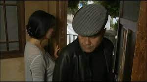 Hasta Yatağındaki Kocasının Arkadaşını Eve Alan Kadın