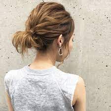 ミディアムヘアアレンジ特集 不器用さんでもできる簡単こなれヘアや時短アレンジをご紹介 folk 簡単 ヘアアレンジ 簡単 ヘアアレンジ ミディアム ヘアアレンジ