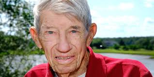 Veteran discusses how he 'dodged death' after plane shot down in WWII