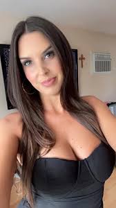 Alina Romas updated her profile picture.