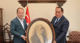 Bu evlilik kısa sürdü ve olaylı bitti. Cakici Nin Chp Li Belediyeyi Ziyaretinde Ilginc Zamanlama Serbestiyet Com