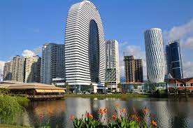 Batumi jest trzecim największym miastem w gruzji ale największym położonym nad morzem czarnym. Zdjecia Batumi Adzaria Nowoczesna Architektura Batumi Gruzja