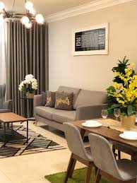 Apalagi ruangan ini sangat vital karena sebagai tempat menerima pengaplikasian konsep tersebut membuat ruang tamu menyatu dengan beberapa ruang lainnya tanpa penyekat. Dekorasi Ruang Tamu Kondo 1000sqft Sangat Lawa Ilham Dekorasi