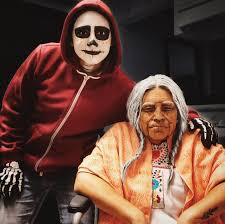 Okadar çok sevmiştirki onu birgün onunla tanışmak istemektedir. With Halloween Right Around The Corner Here S Last Year S Miguel Mama Coco Costume Halloween