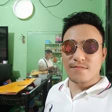 Mark Suyat's Instagram, Twitter & Facebook