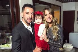 Isla started his career in the youth system of. Gala Caldirola Y Mauricio Isla Anunciaron El Termino De Su Relacion Publicaron Sentido Mensaje En Instagram Guioteca