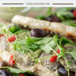 Uma das formas mais comuns de se comer o falafel é dentro de um pão pita ou naan, muito fácil de fazer e delicioso! Greek Falafel Naan Sandwiches Recipe Chisel Fork