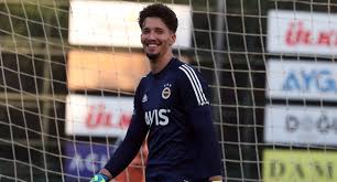 Fenerbahçe'nin genç kalecisi altay bayındır'ı, belçika'ya kiralık gönderilen berke özer'e yeni sezonda kadroda yer verilmesi ve kayserispor'un kalecisi doğan alemdar için teklif yapılması huzursuz etti. Fenerbahce De Kaleci Arayislari Trt Spor Turkiye Nin Guncel Spor Haber Kaynagi