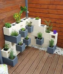 28 ideas geniales que solo requieren bloques de hormigon : Jardinera Bloques Ideas Bordes Para El Cesped Del Jardin Asombrosas Ideas De P Los Muebles Con Palets Son Una Alternativa Ecologica Economica Y Original Que En Los Ultimos Anos