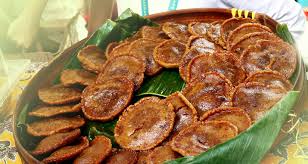 Kue dengan isi gula merah ini bertekstur kenyal dan lembut. 5 Jajanan Tradisional Indonesia Yang Akan Bikin Kamu Ketagihan