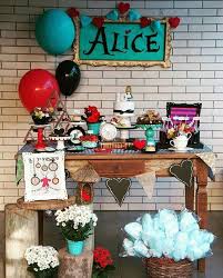 день рождения в стиле алиса в стране чудес для взрослых Pin De Liana Em Ideias De Mae Decoracao Alice No Pais Das Maravilhas Decoracoes De Aniversario Em Casa Aniversario Vintage