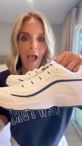 Cari Stevens's Instagram, Twitter & Facebook