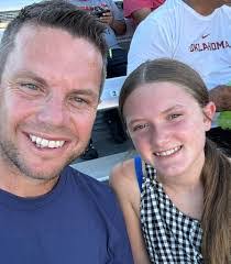 Ellen Mayberry's Instagram, Twitter & Facebook